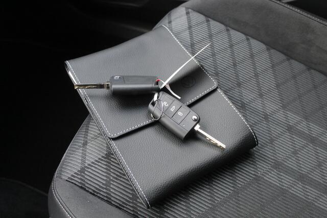 Volkswagen T-Cross 1.0 TSI R-Line KRIJT! 2x Automaat/Navigatie/Virtual cockpit/Adaptive cruise control/Achteruitrijcamera/Parkeersensoren rondom/Apple carplay/Stoelverwarming/Climate control/IQ light/DAB/Draadloze telefoonlader