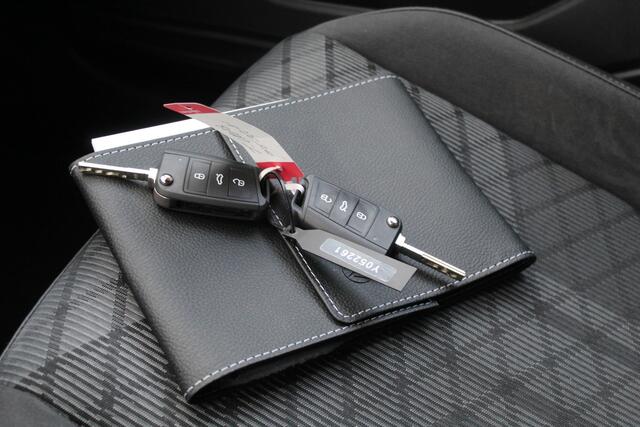 Volkswagen T-Cross 1.5 TSI R-Line 2x Automaat/Navigatie/Virtual cockpit/Adaptive cruise control/Achteruitrijcamera/Parkeersensoren rondom/Apple carplay/Stoelverwarming/Climate control/IQ light/DAB/Draadloze telefoonlader.