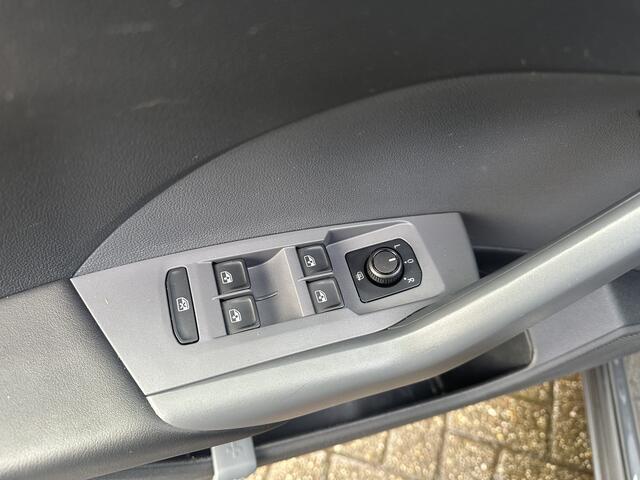 Volkswagen T-Cross 1.0 TSI Life | Navi via Carplay | Adaptive cruise control | Blind sp