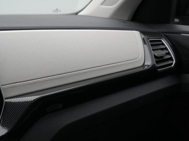 Volkswagen T-Cross 1.0 TSI 115 pk DSG Style | IQ Light | Achteruitrijcamera | Stoelverwarming | Adaptive Cruise | Navigatie