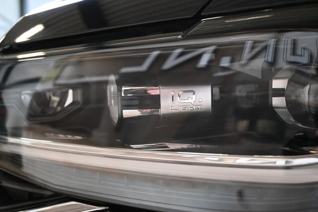 Volkswagen T-Cross 1.5 TSI 150pk R-Line | IQ. Light | Camera | Trekhaak | 100% (Dealer) onderhouden label