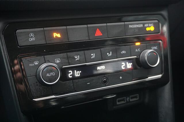 Volkswagen T-Cross 1.0 TSI Life | CLIMATE | TREKHAAK | CARPLAY/ NAVI | ACC |