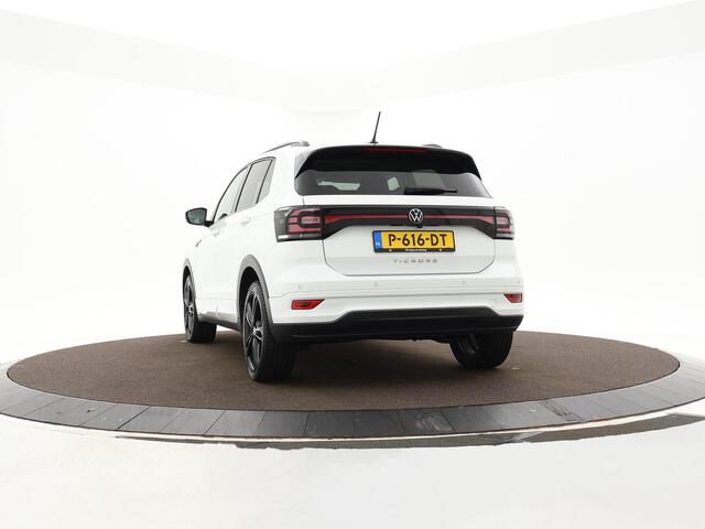 Volkswagen T-Cross 1.0 TSI 110PK DSG R-Line · Camera · Apple/Android Car Play · P-Sensoren · Stoelverwarming · 18'' velgen ·