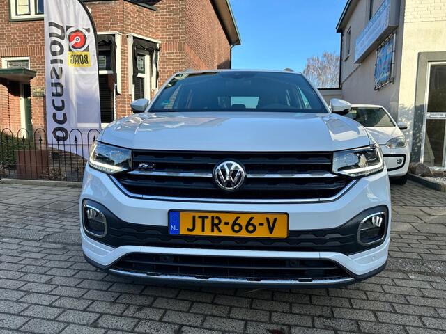 Volkswagen T-Cross 1.5 TSI STYLE BNS R-LINE van binnen en buiten