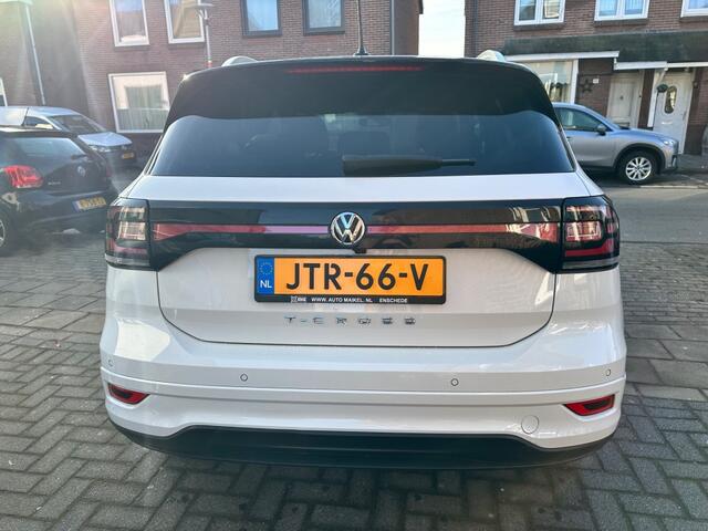 Volkswagen T-Cross 1.5 TSI STYLE BNS R-LINE van binnen en buiten