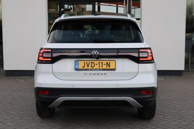 Volkswagen T-Cross 1.0 TSI Style digital cockpit pro, achteruitrijcamera, navigatie, stoelverwarming, 4 seizoenen banden, pdc voor en achter, travel assist, ACC, draadlloos carplay, spiegel pakket, dimmende binnenspiegel