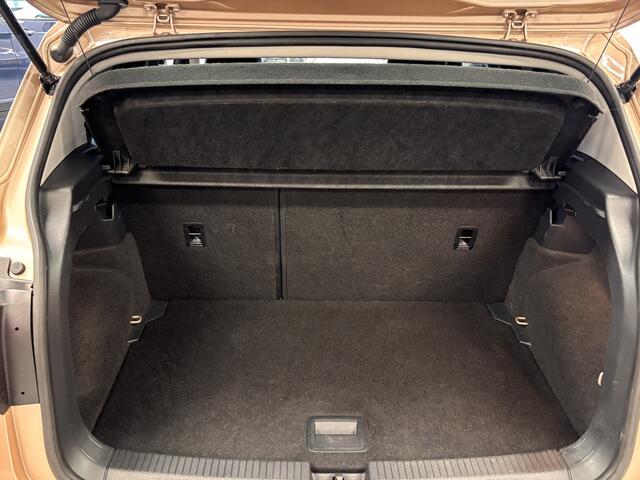 Volkswagen T-Cross 1.0 TSI NAVI - ADAPTIVE CRUISE - CARPLAY -Dode hoek