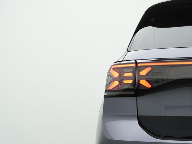 Volkswagen T-Cross 1.5 TSI 150 pk DSG R-Line | Trekhaak | IQ Light | Achteruitrijcamera | Stoelverwarming | Adaptive Cruise