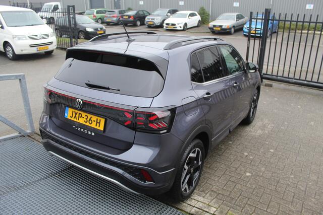 Volkswagen T-Cross 1.5 TSI R-Line Automaat/Navigatie/Virtual cockpit/Adaptive cruise control/Achteruitrijcamera/Parkeersensoren rondom/Apple carplay/Stoelverwarming/Climate control/IQ light/DAB/Draadloze telefoonlader.