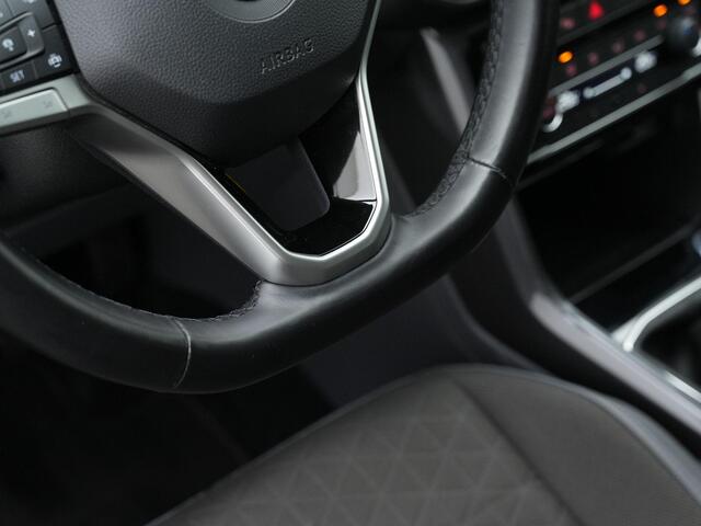 Volkswagen T-Cross 1.0 TSI 115 pk Style | Achteruitrijcamera | Stoelverwarming | Adaptive Cruise | Navigatie