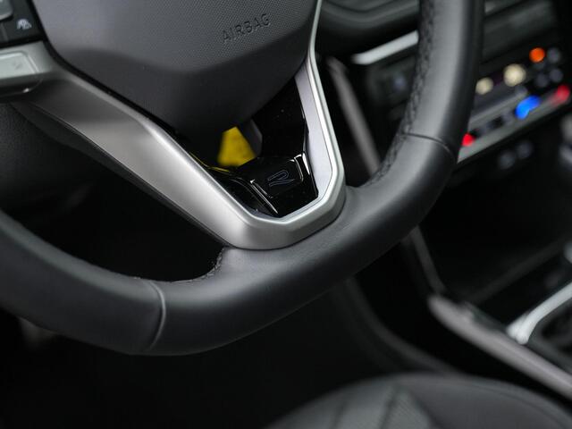 Volkswagen T-Cross 1.5 TSI 150 pk DSG R-Line | Trekhaak | IQ Light | Achteruitrijcamera | Stoelverwarming