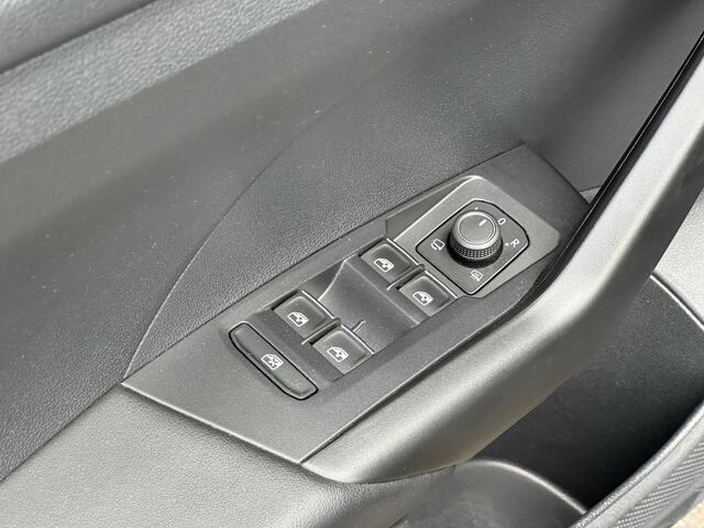 Volkswagen T-Cross 1.0 TSI DSG Style | Camera | Virtual | Stoelverwarming | Carplay | Dode hoek | Rijklaar incl. 1 jaar Bovag garantie