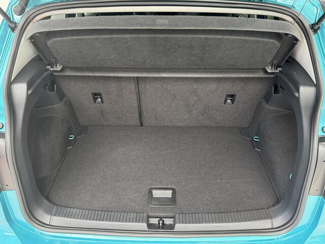 Volkswagen T-Cross 1.0 TSI Life | All-Season banden | Stoelverwarming | Navigatie | Parkeersensoren V+A |