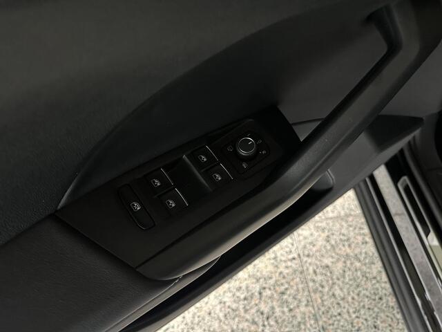 Volkswagen T-Cross 1.5 TSI R-Line Business 150 PK | Camera | Stoelverwarming | Trekhaak