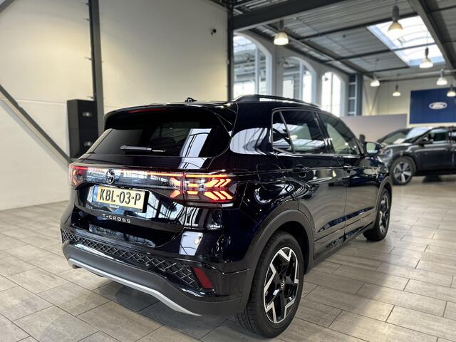 Volkswagen T-Cross 1.5 TSI 150 pk R-Line Edition | Trekhaak | Camera | IQ-LED | Adapt. cruise | Stoelverw. | 4 seiz. banden |