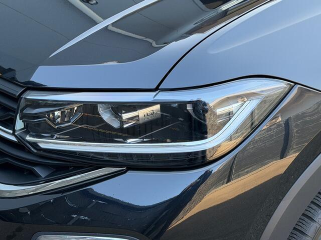Volkswagen T-Cross 1.5 TSI 150pk DSG R-Line | Camera | Trekhaak | Navi | IQ light | Rijklaar incl. garantie