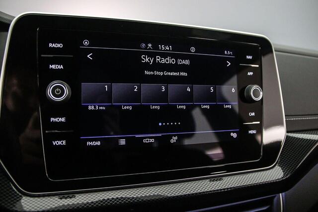 Volkswagen T-Cross R-Line 1.5 TSI 150pk DSG Automaat Trekhaak, Adaptive cruise control, Black style, Navigatie, Parkeersensoren, LED matrix koplampen