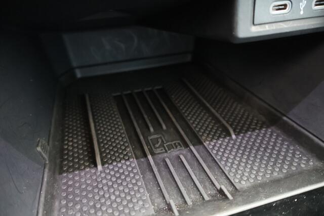 Volkswagen T-Cross 1.0 TSI Life Edition, Acc, Camera, Trekhaak.