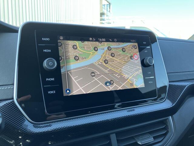 Volkswagen T-Cross 1.5TSI/150PK R-Line DSG · Apple/Android Car Play · Trekhaak · Camera + Parkeersensoren · Stoelverwarming · Garantie t/m 10-04-2027