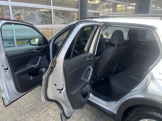 Volkswagen T-Cross 1.0 TSI Life DSG Airco Trekhaak cruise controle Digitaal display Apple carplay Navigatiesysteem Achterruitrij camera Stuurwielbediening