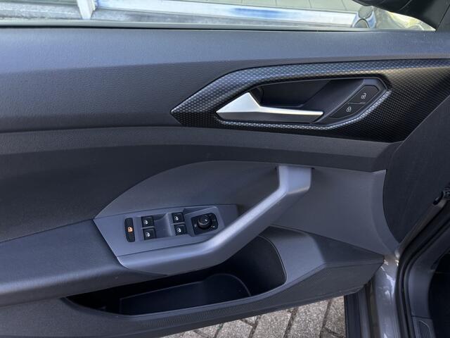 Volkswagen T-Cross 1.0 TSI Lounge Carplay Climate Cruise Parkeersensoren