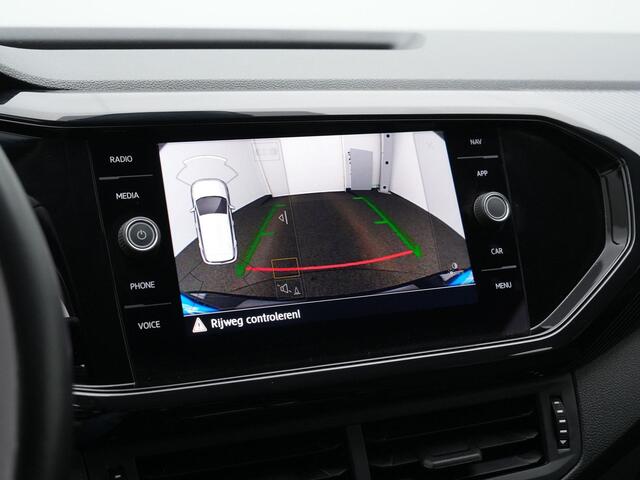 Volkswagen T-Cross 1.0 TSI 95 pk R-Line | Achteruitrijcamera | Adaptive Cruise | Stoelverwarming | Side Assist