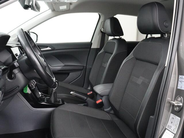 Volkswagen T-Cross 1.0 TSI R Line | Camera | Carplay | Adaptive cruise | Parkeerhulp | Sportstoelen | Getint glas | Side Assist | Airco | Bluetooth | Origineel NL
