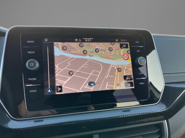 Volkswagen T-Cross 1.5TSI/150PK R-Line Edition DSG · Navigatie · Stoelverwarming · Apple/Android Car Play · Trekhaak · Camera + Parkeersensoren · Garantie t/m 28-04-2027