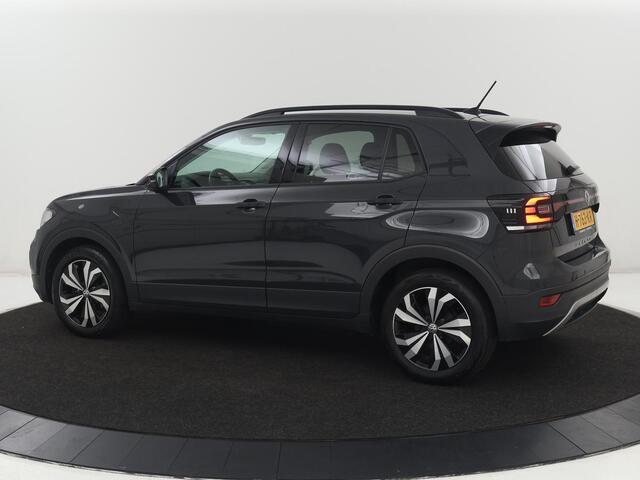 Volkswagen T-Cross 1.0 TSI Life | Adaptive cruise | Side Assist | Sportstoelen | Getint glas | 17'' | Airco | Parkeerhulp | Bluetooth | Regen-/lichtsensor