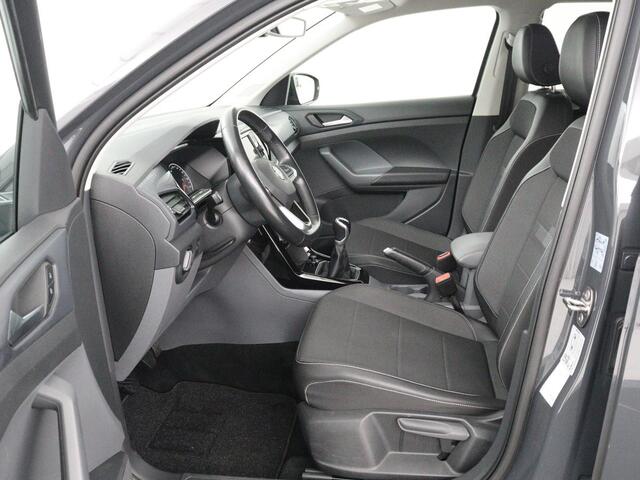 Volkswagen T-Cross 1.0 TSI Life | Adaptive cruise | Side Assist | Sportstoelen | Getint glas | 17'' | Airco | Parkeerhulp | Bluetooth | Regen-/lichtsensor