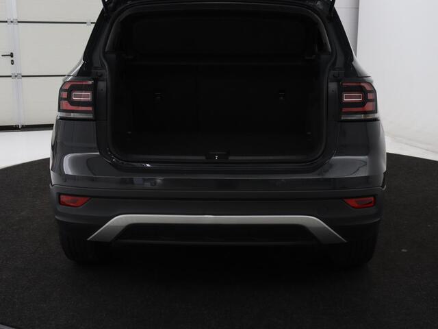 Volkswagen T-Cross 1.0 TSI Life | Adaptive cruise | Side Assist | Sportstoelen | Getint glas | 17'' | Airco | Parkeerhulp | Bluetooth | Regen-/lichtsensor