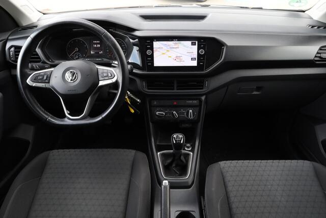 Volkswagen T-Cross 1.0 TSI Life 95PK / 70kW, NL auto 2e eigenaar, trekhaak, 16" LMV, dodehoekdetectie (side assist), navigatie, lendesteunen, adaptieve cruise control (acc), lane assist, airco, elektrisch verstel- en verwarmbare buitenspiegels, multifunctioneel lederen stuu