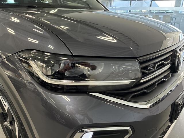 Volkswagen T-Cross 1.5 TSI 150pk DSG R-Line · Trekhaak · Navigatie · Apple/Android Car Play · Camera · Stoelverwarming