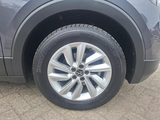 Volkswagen T-Cross 1.0 TSI Life Navigatie / Parkeersensoren / App-connect / Licht & Zicht pakket