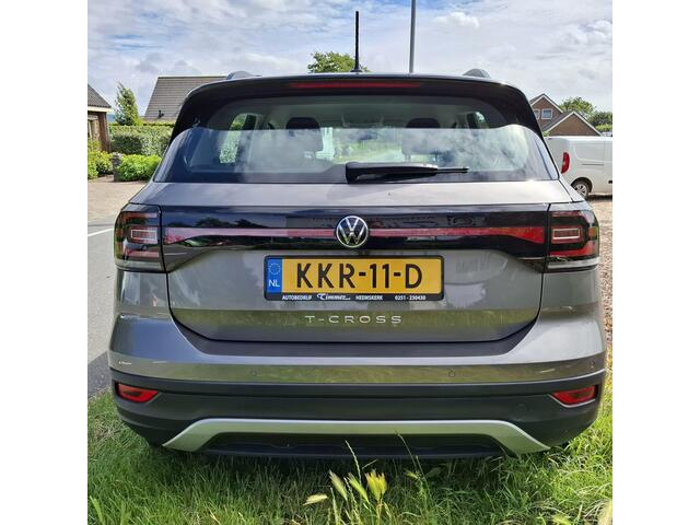 Volkswagen T-Cross 1.0 TSI Life Navigatie - Sportvelgen - Verwarmde stoelen