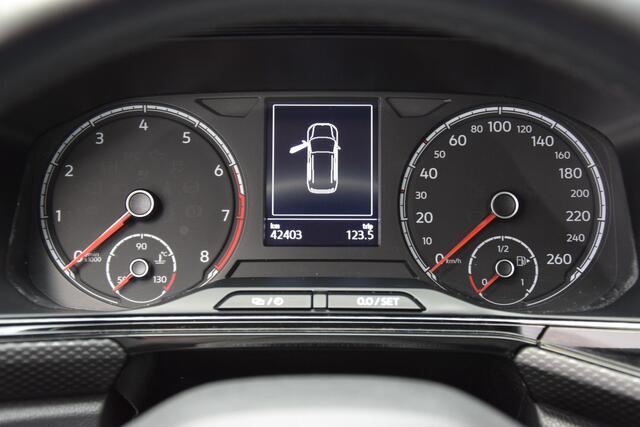 Volkswagen T-Cross 1.0 TSI 96PK Life Business | Org NL | BOVAG Garantie | Trekhaak | Lage KM met NAP | Automatische Airco | Adaptive Cruise Control | Parkeersensoren V&A | Navigatie |