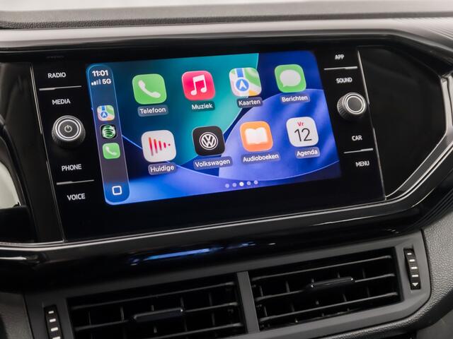 Volkswagen T-Cross 1.0 TSI Life Sport (APPLE CARPLAY, CAMERA, GETINT GLAS, SPORTSTOELEN, CRUISE, NIEUWSTAAT)