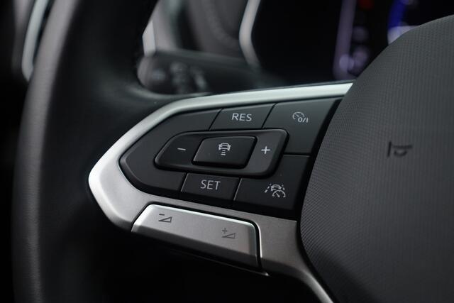 Volkswagen T-Cross 1.0 TSI R-Line DSG | IQ. Light | Apple CarPlay | Camera + PDC | Adapt. Cruise | 18'' | Digi. Cockpit |