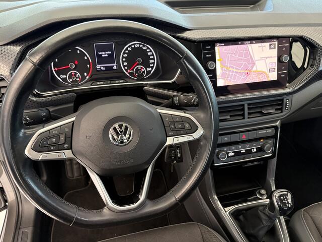 Volkswagen T-Cross 1.0 TSI Style Airco - Parkeersensoren - Navigatie - Licht metalen velgen 17 inch - Dodehoek detector - Dakrails - Bluetooth - Cruise control - Led verlichting - Radio - Start/stop systeem - Stuur multifunc - Elektrische ramen