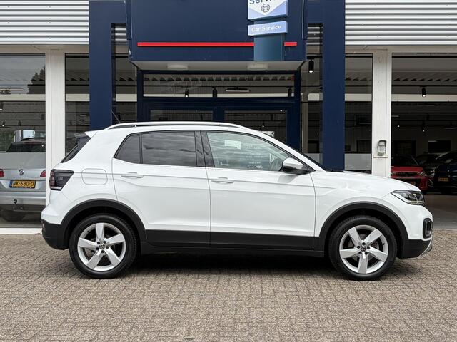 Volkswagen T-Cross 1.0 TSI Style / Adaptieve Cruise-Control / Stoelverwarming / Trekhaak / Apple-Carplay & Android-Auto / LED / Keyless / Dodehoek-Detectie / Climate-Control / DAB Radio-Bluetooth / Getint-Glas / PDC V+A met Camera / 17'' LMV / All-Seasons / ENZ.
