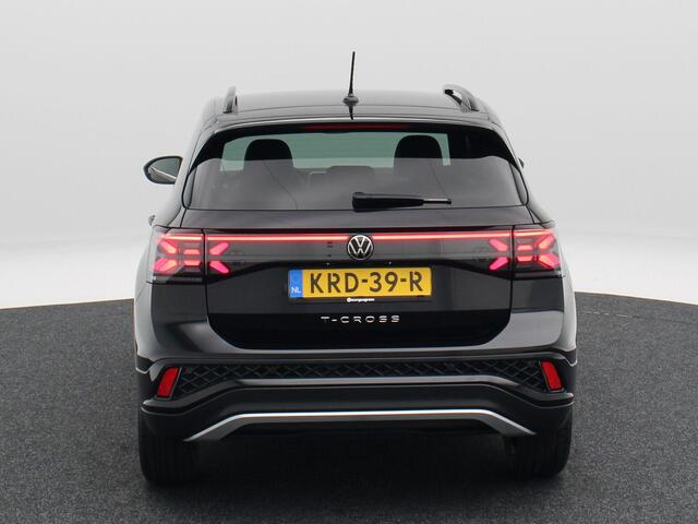 Volkswagen T-Cross 1.5 TSi 150 Pk Automaat R-Line | Adaptive Cruise | Stoelverwarming | Camera | Trekhaak | CarPlay | 17 Inch | 14.694 Km !!