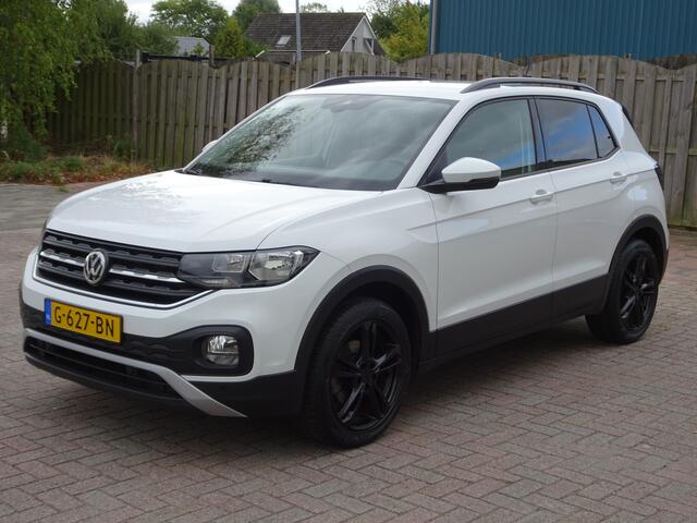 Volkswagen T-Cross 1.0 TSI Life Automatische airco, navigatie, apple carplay-android auto, trekhaak, licht metalen velgen 17 inch, parkeer sensoren voor en achter, enz.