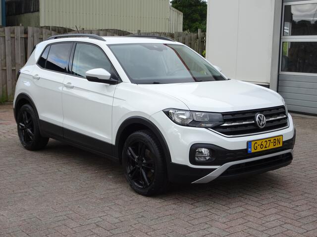 Volkswagen T-Cross 1.0 TSI Life Automatische airco, navigatie, apple carplay-android auto, trekhaak, licht metalen velgen 17 inch, parkeer sensoren voor en achter, enz.