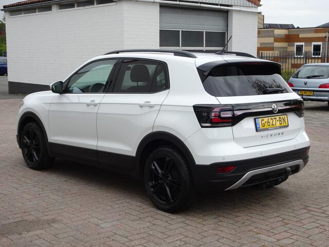 Volkswagen T-Cross 1.0 TSI Life Automatische airco, navigatie, apple carplay-android auto, trekhaak, licht metalen velgen 17 inch, parkeer sensoren voor en achter, enz.