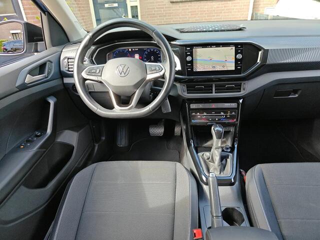 Volkswagen T-Cross 1.0 TSI Style / AUTOMAAT/ CRUISE/ PARK.SENSOREN V+A/ DIGITAL DASH/ NAVI/ CLIMA/ LED/ 18'' LMV