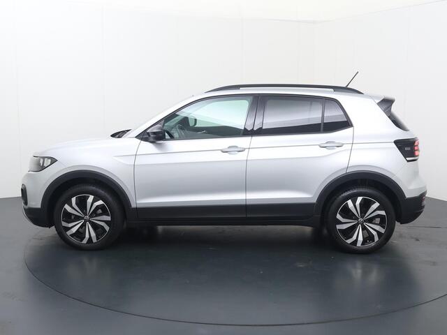 Volkswagen T-Cross 1.0 TSI Life | 110 PK | Adaptive Cruise Control | Draadloze telefoonlader | Navigatiesysteem | Parkeersensoren | 17" LM velgen | Alarmsysteem | Apple Carplay / Android Auto |