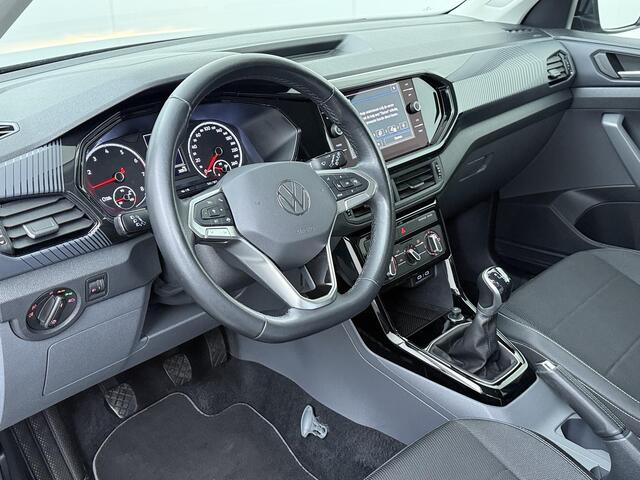 Volkswagen T-Cross 1.0 TSI Life | 110 PK | Adaptive Cruise Control | Draadloze telefoonlader | Navigatiesysteem | Parkeersensoren | 17" LM velgen | Alarmsysteem | Apple Carplay / Android Auto |