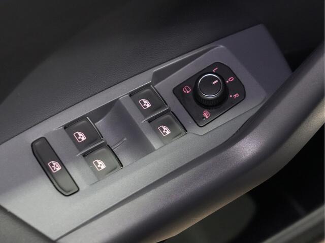Volkswagen T-Cross 1.0 TSI Style / Navigatie / Adaptive Cruise Control 9