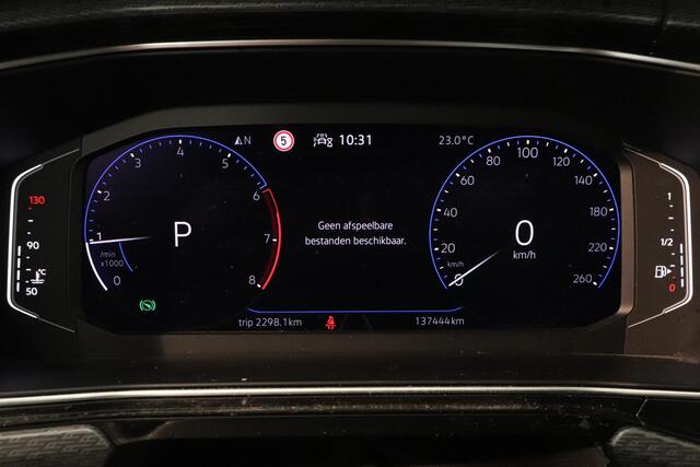 Volkswagen T-Cross 1.0 TSI 2 x R-Line | BEATS audio | Navigatie | Key-less | Trekhaak | Digital cockpit | Climate control | AppleCarplay AndroidAuto |