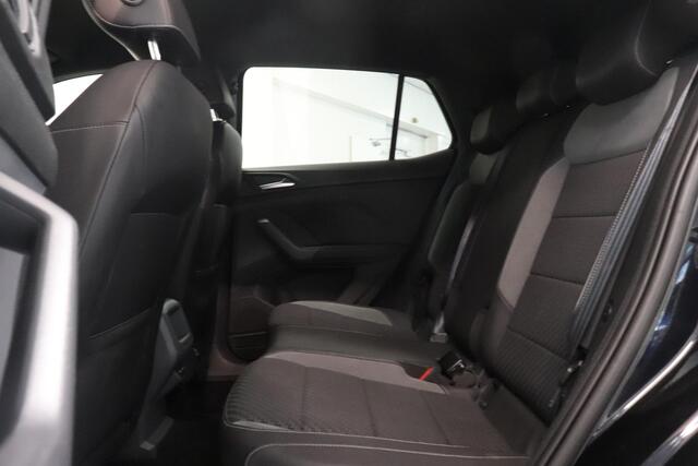Volkswagen T-Cross 1.0 TSI 2 x R-Line | BEATS audio | Navigatie | Key-less | Trekhaak | Digital cockpit | Climate control | AppleCarplay AndroidAuto |